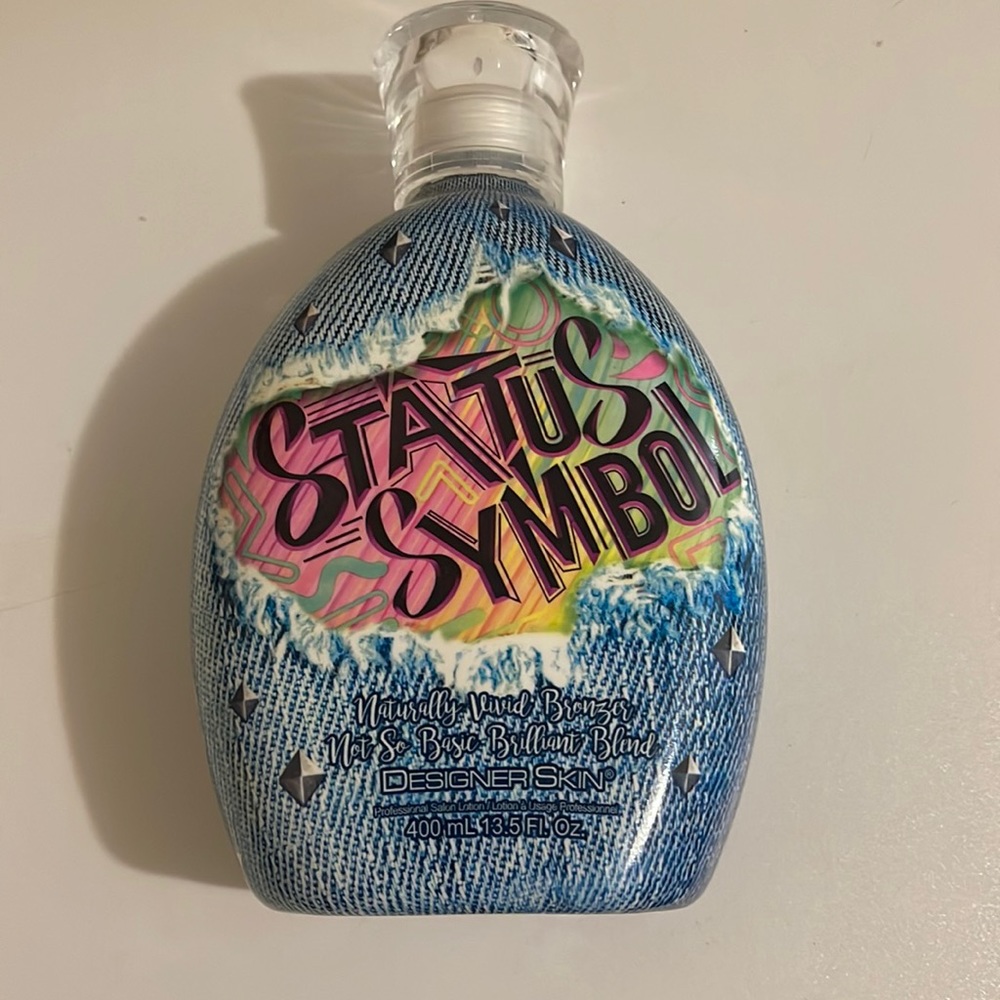 Status Symbol Naturally vivid bronzer tanning lotion